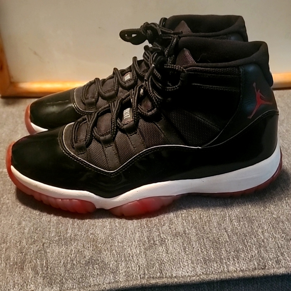 Jordan retro 11 - bred - size 10